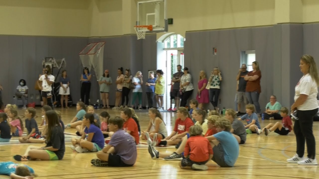 Trojan Women's Basketball team "Little Dribblers" to Trojan