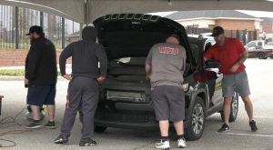 Students meet cops, get cars checked before Spring Break