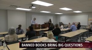 Sigma Tau Delta holds Banned Books Read-In