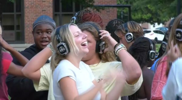 Students meet new people during Welcome Week’s Silent Disco