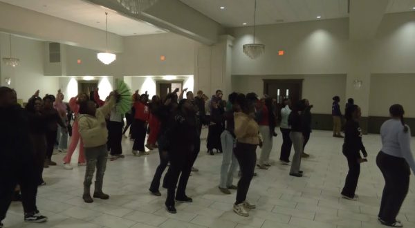Welcome Week line dancing brings energy to the Trojan Center