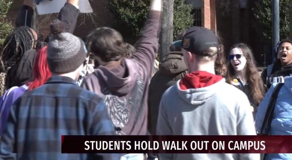 ICE protest draws students from different viewpoints to Troy’s quad