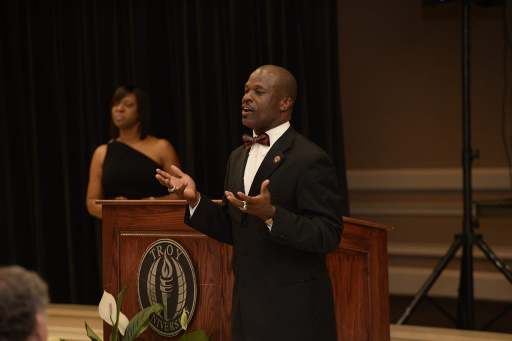 Freddie Thomas, president of the Trojan Tailgaters Alumni Chapter, speaks during the 2015 Alumni Ball.