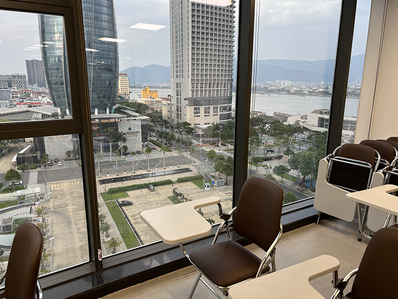 A classroom in Duy Tan's Da Nang TROY Floor.