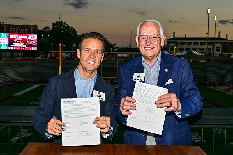 Luis Alverde Montemayor, Rector of Anáhuac University’s Querétaro Campus, left, and TROY Chancellor Dr. Jack Hawkins, Jr., signed a partnership agreement in 2024.