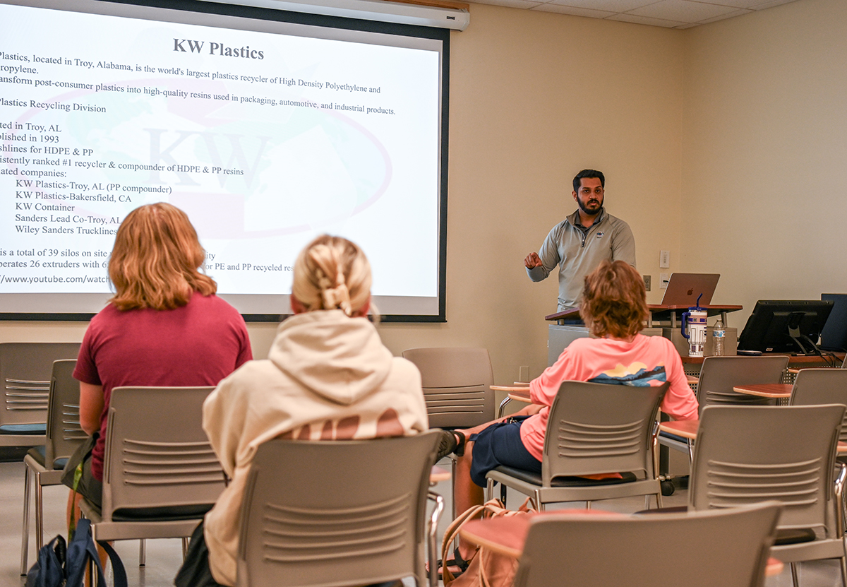 Industry Speaker Series connects local professionals and TROY engineering students