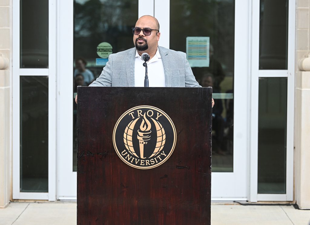 Dr. Raj Vinnakota speaking at the podium