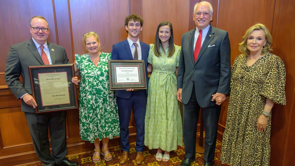 Dr. Kerry Palmer, Dr. Jack Hawkins, Jr. and Mrs. Janice Hawkins with Sullivan Award winner Ben Hollensworth and his family.