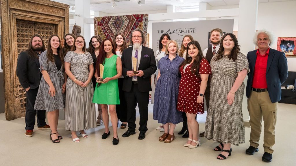 Dr. Kirk Curnutt's English 4495, Senior Seminar Class posing with the Hall-Waters Prize recipients.